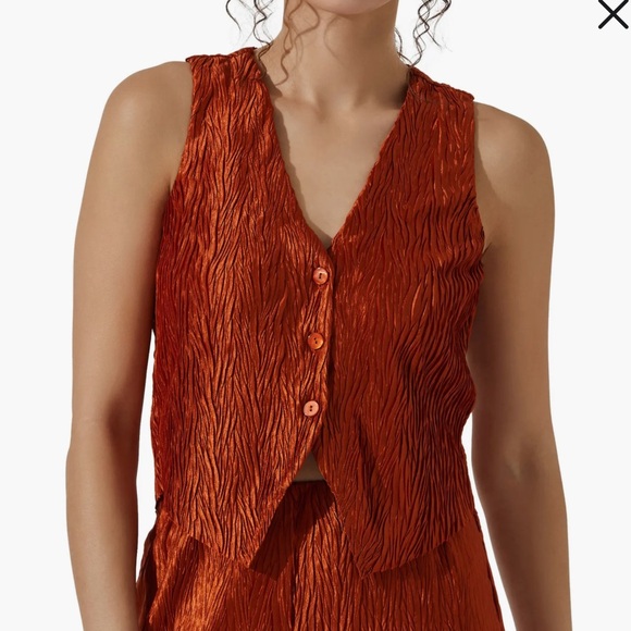 ASTR the Label Rust Orange Vest - Picture 3 of 3